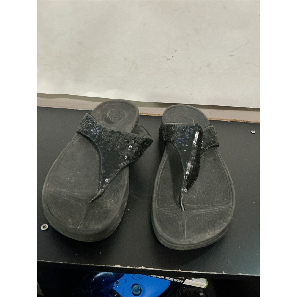 FitFlop The Skinny Patent Leather Sequin Thong Sandal Womens 6 Black 034-001